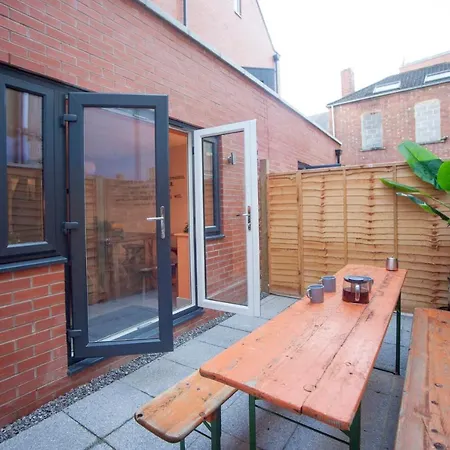 Higgihaus #3b 2-3 Bed Small Groups Hip Location Sleeps 4-8 Holiday home