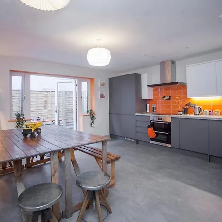 Higgihaus #3b 2-3 Bed Small Groups Hip Location Sleeps 4-8 Semesterbostad Bristol