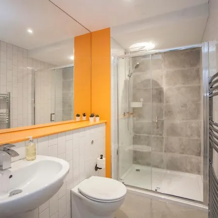Semesterbostad Higgihaus #3b 2-3 Bed Small Groups Hip Location Sleeps 4-8 Bristol
