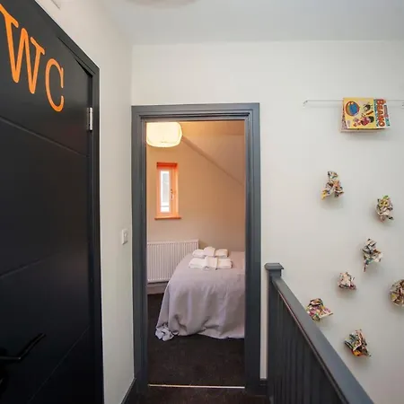 Higgihaus #3b 2-3 Bed Small Groups Hip Location Sleeps 4-8 Holiday home *