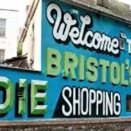 Higgihaus #3b 2-3 Bed Small Groups Hip Location Sleeps 4-8 Bristol